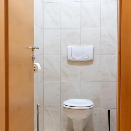 International House Mit Blick Auf Berge Zw 8 *